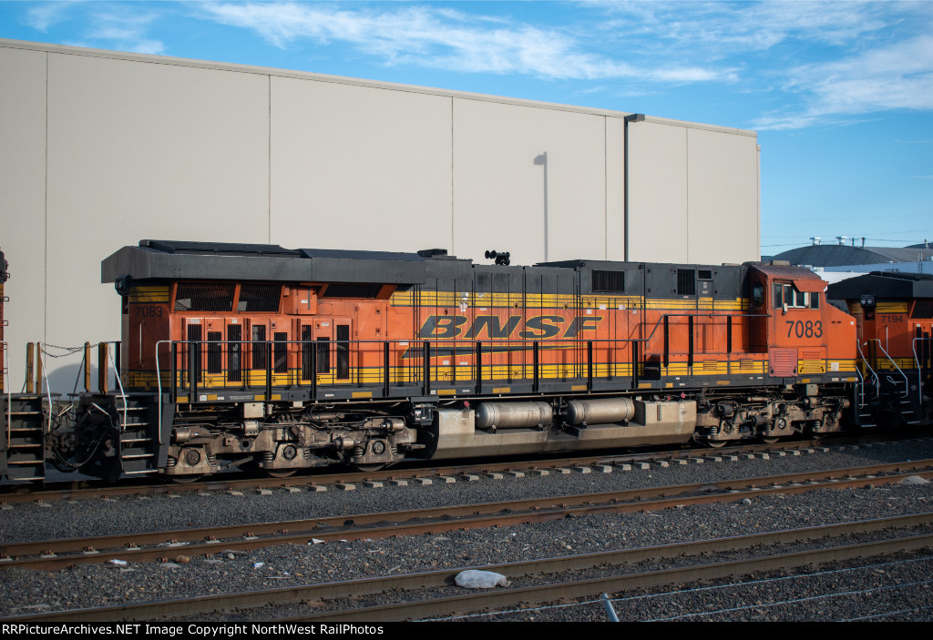 BNSF 7083